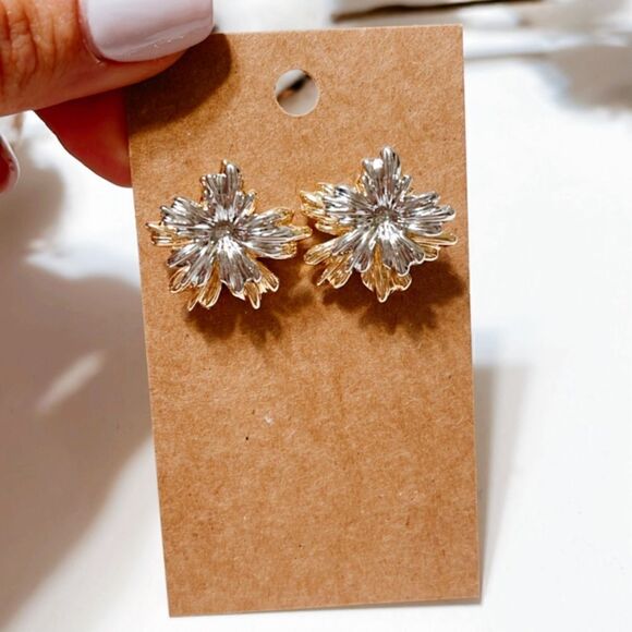 flower stud earrings N283 - Picture 3 of 7
